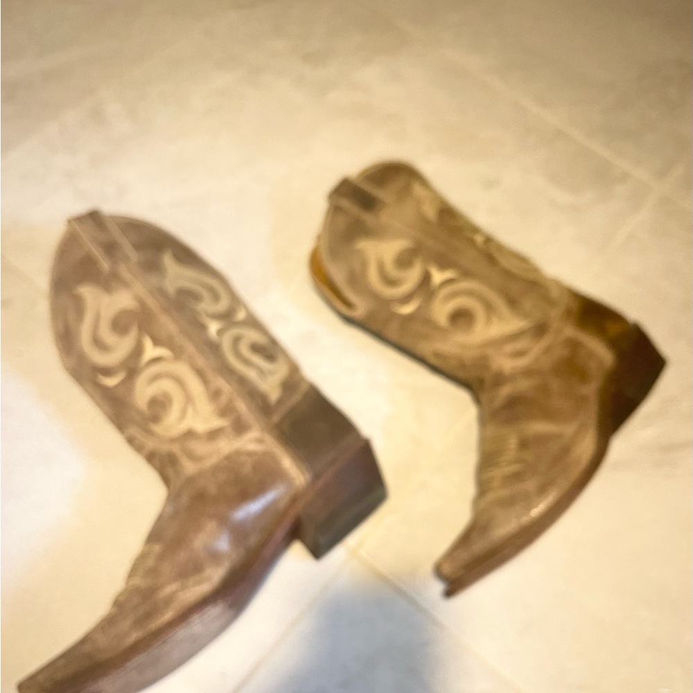Authentic Justin - Picture 4 of 15